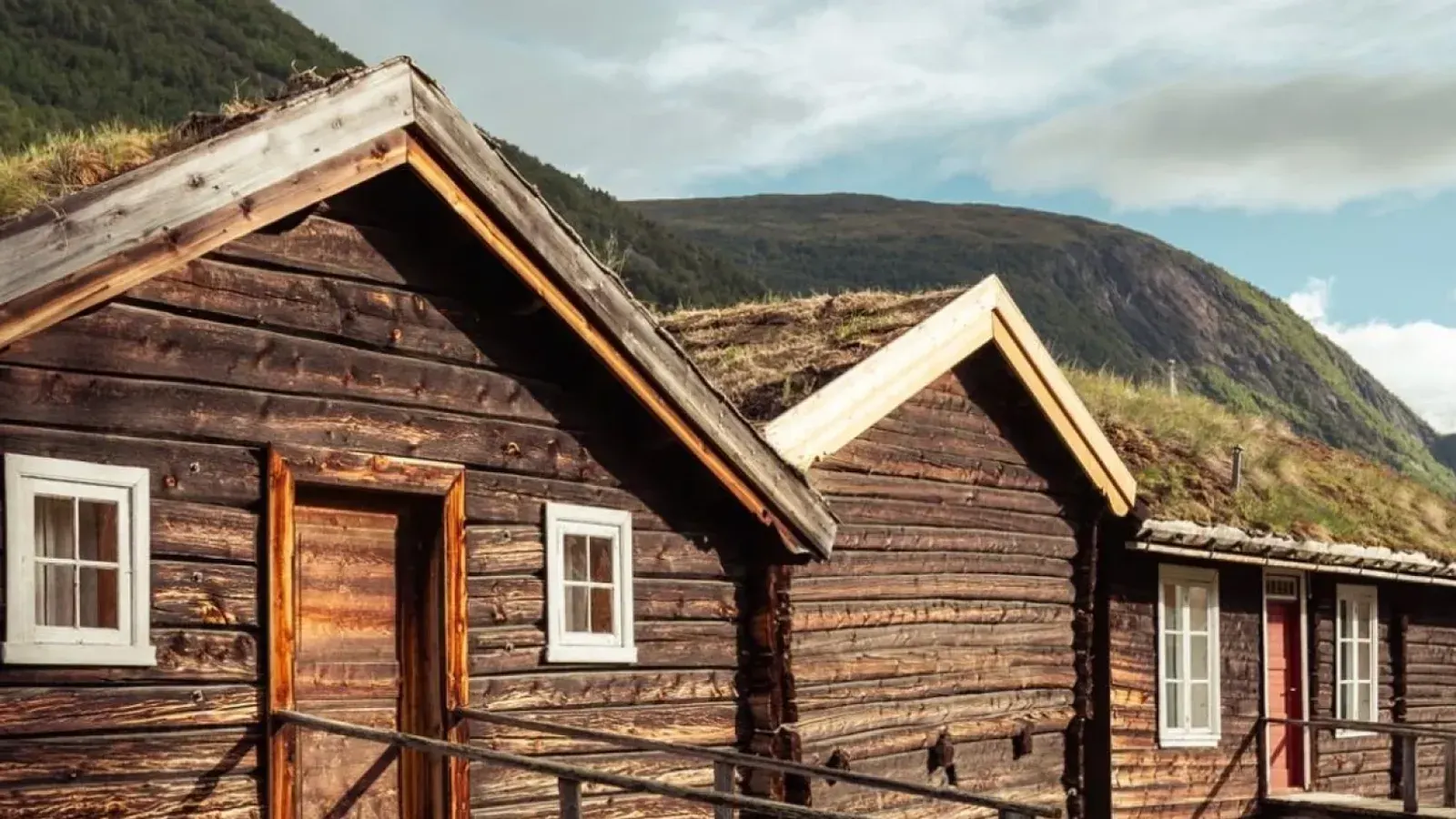 Exploring Røisheim: Historic Hotel and Jotunheimen Park in Norway