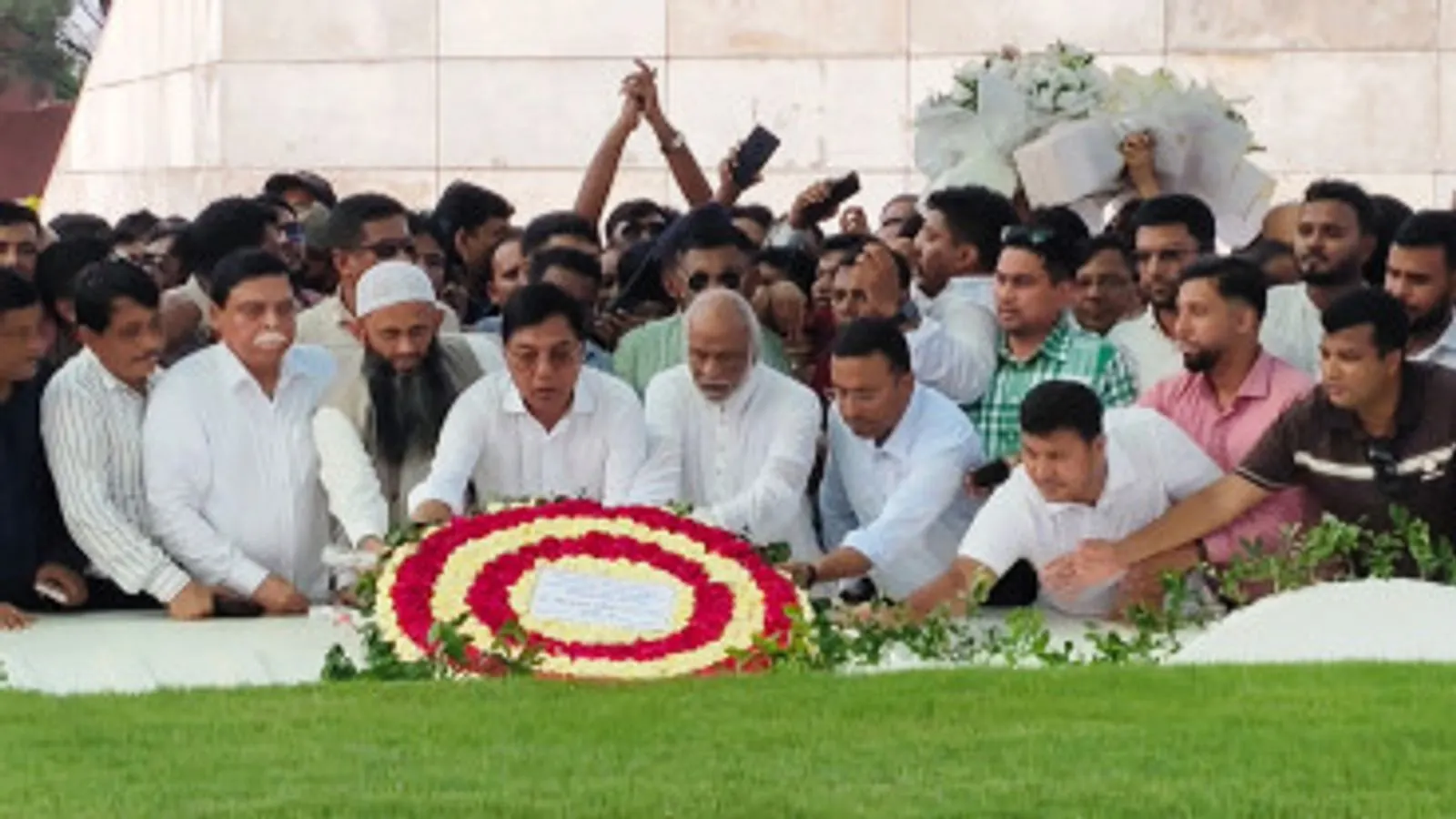 Newly Appointed Bangladeshi Ministers Pay Tribute to Zia and Khaleda