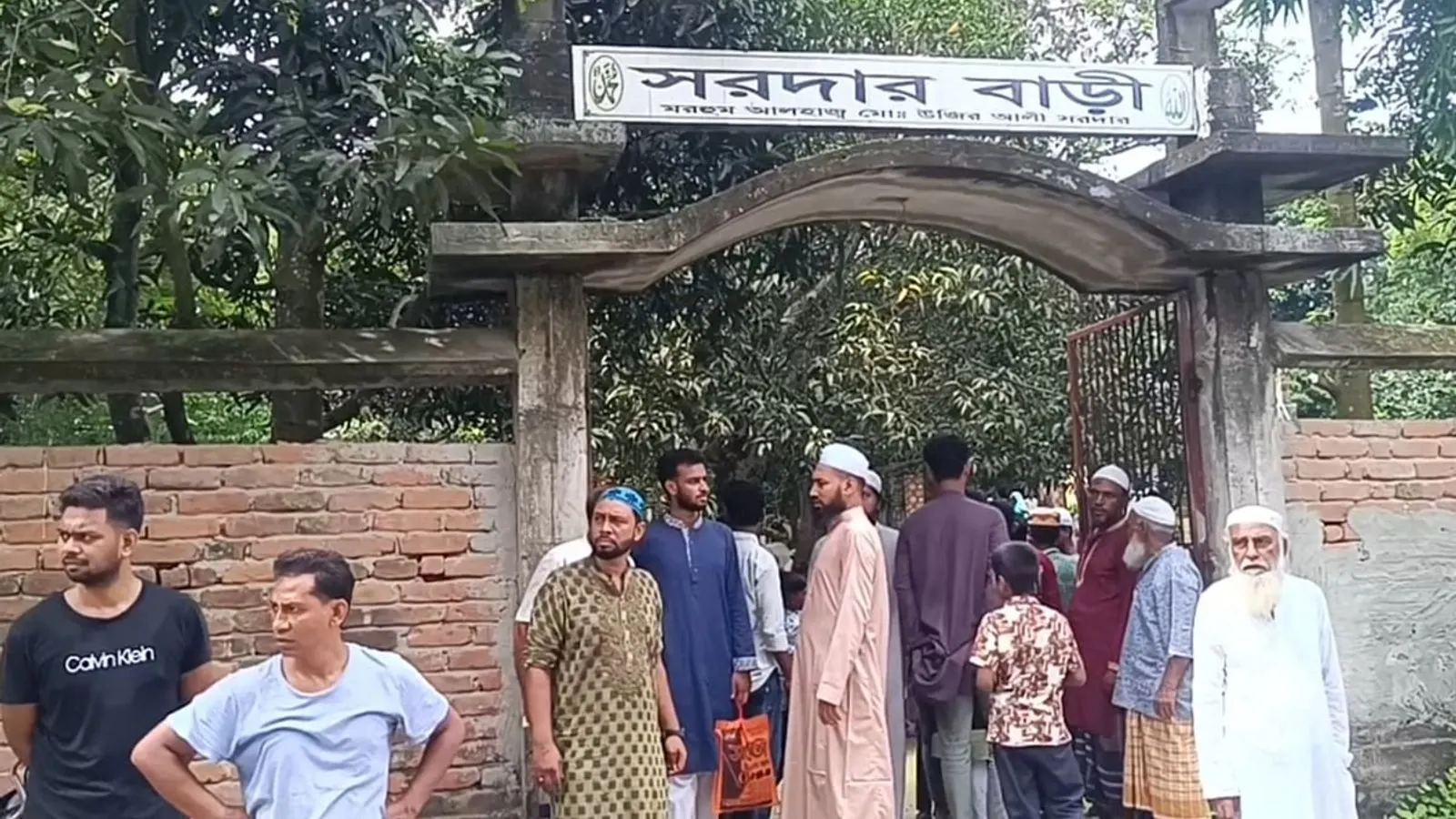 সাতক্ষীরায় এস এম আলিমুজ্জামান সাজুর দাফন সম্পন্ন