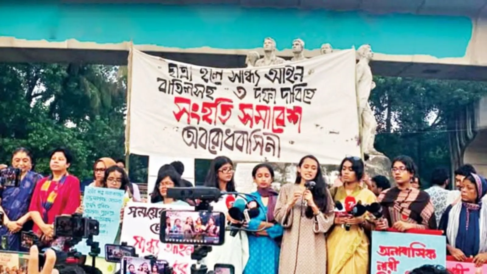 Dhaka University Female Students Protest Curfew Rules and Unequal Access