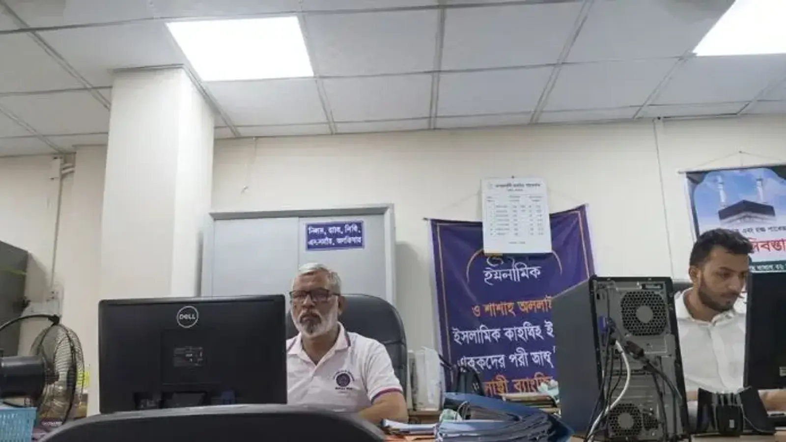 জামালপুরে সোনালী ব্যাংকের শাখায় ছুটির দিনেও বাংলা কিউআর হিসাব খোলা