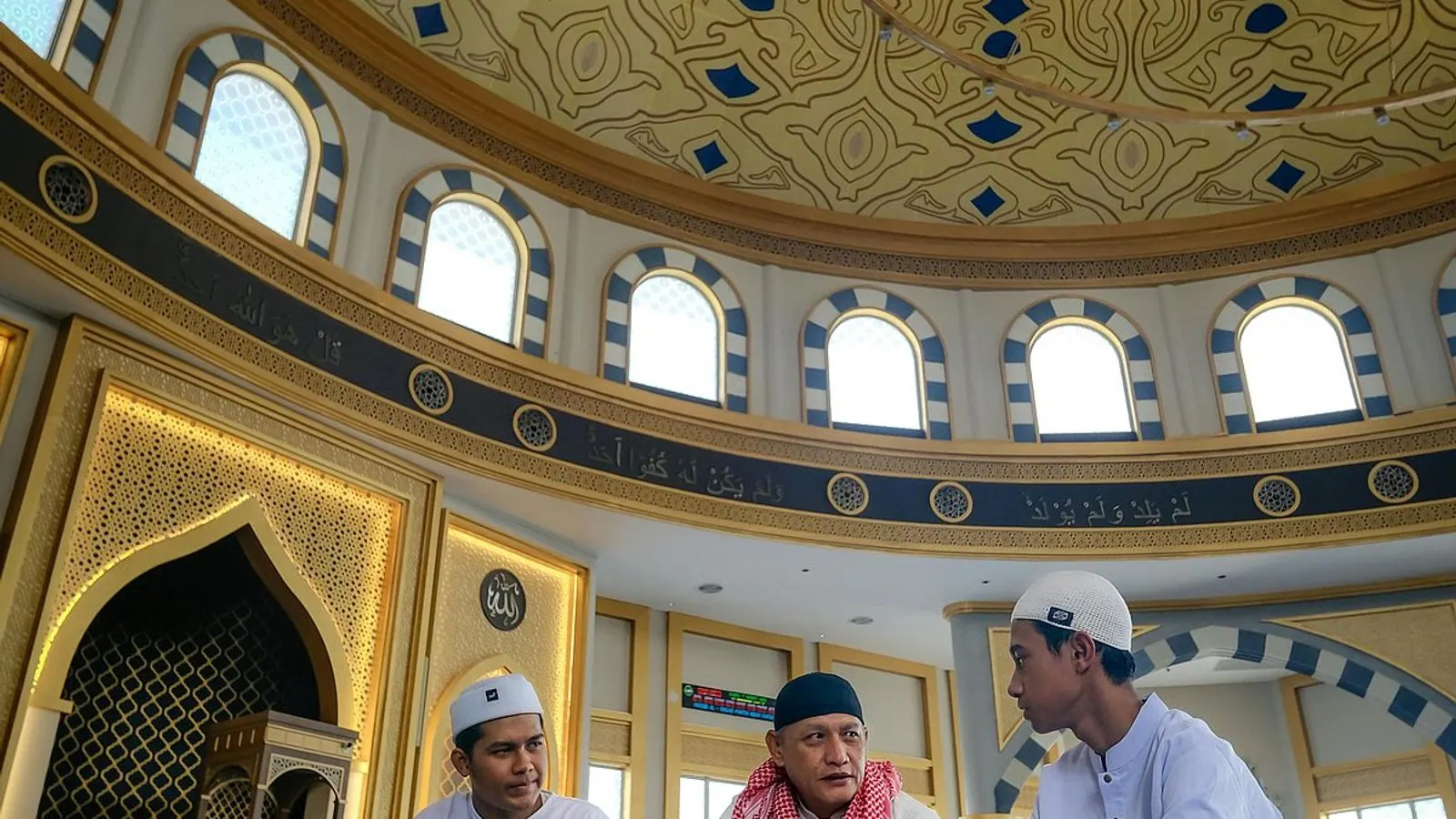 প্রশংসা ও সমালোচনা মোকাবিলায় ইসলামের নির্দেশনা