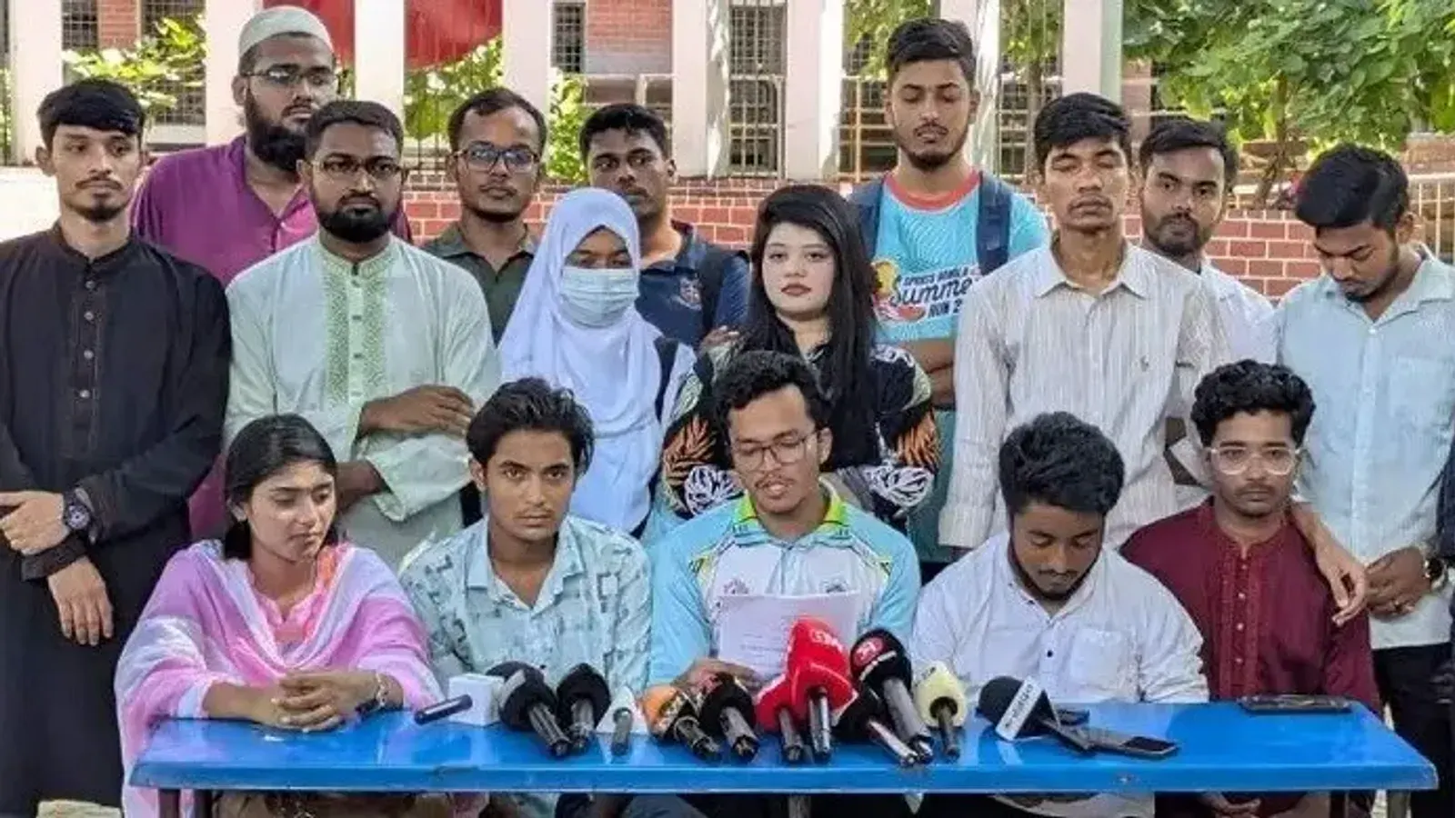 তেত্রিশ দফা দাবিতে ঢাকা সেন্ট্রাল ইউনিভার্সিটি শিক্ষার্থীদের সংবাদ সম্মেলন