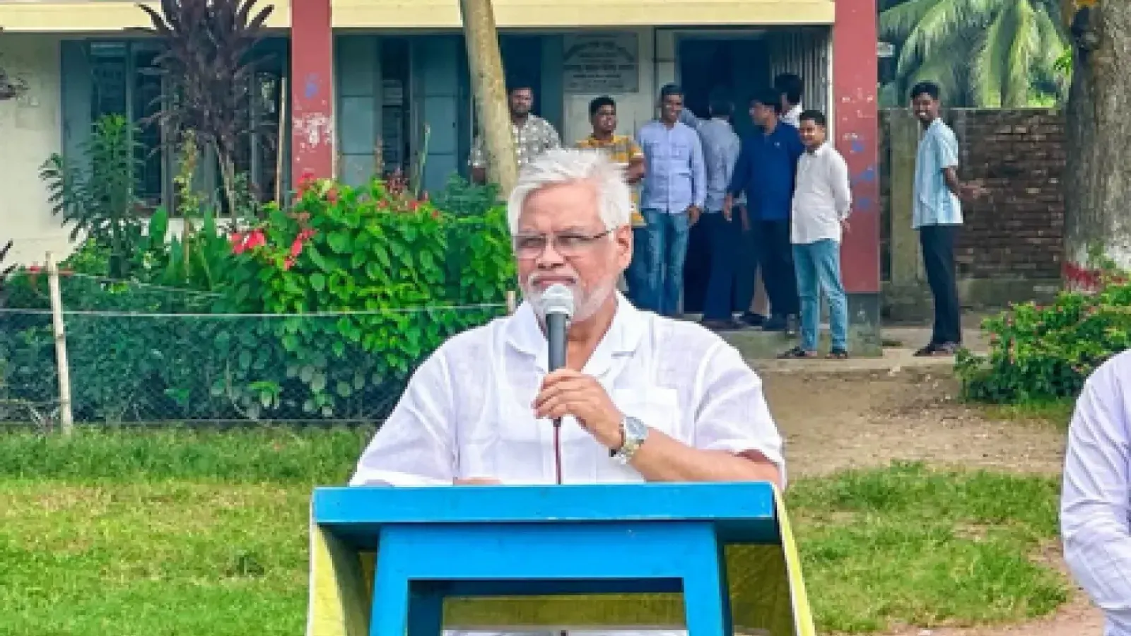 কেরানীগঞ্জে হজরতপুর উচ্চ বিদ্যালয় পরিদর্শন করলেন আমান উল্লাহ আমান