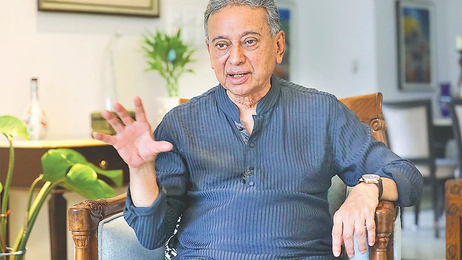 অর্থ ও পরিকল্পনা মন্ত্রীর গুলশানের বাসভবনে বিশেষ সাক্ষাৎকার
