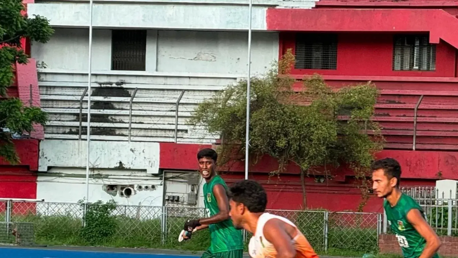 অনূর্ধ্ব-২০ দলকে ৪-২ গোলে হারাল সিনিয়র হকি দল