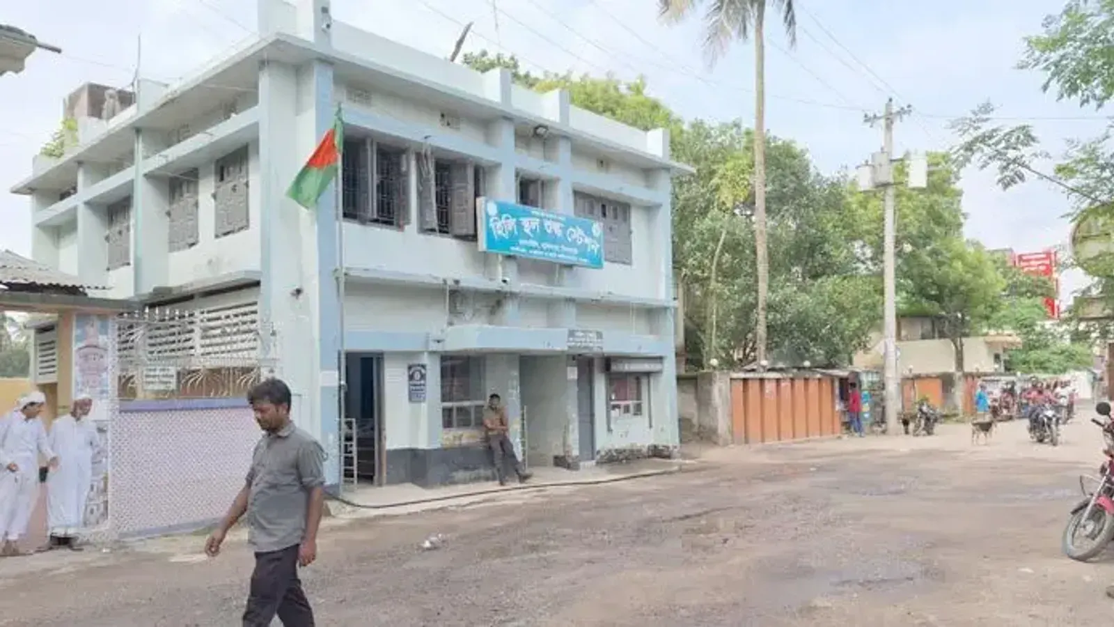 ঈদে মিলাদুন্নবীতে হিলি বন্দরে আমদানি-রপ্তানি বন্ধ ঘোষণা