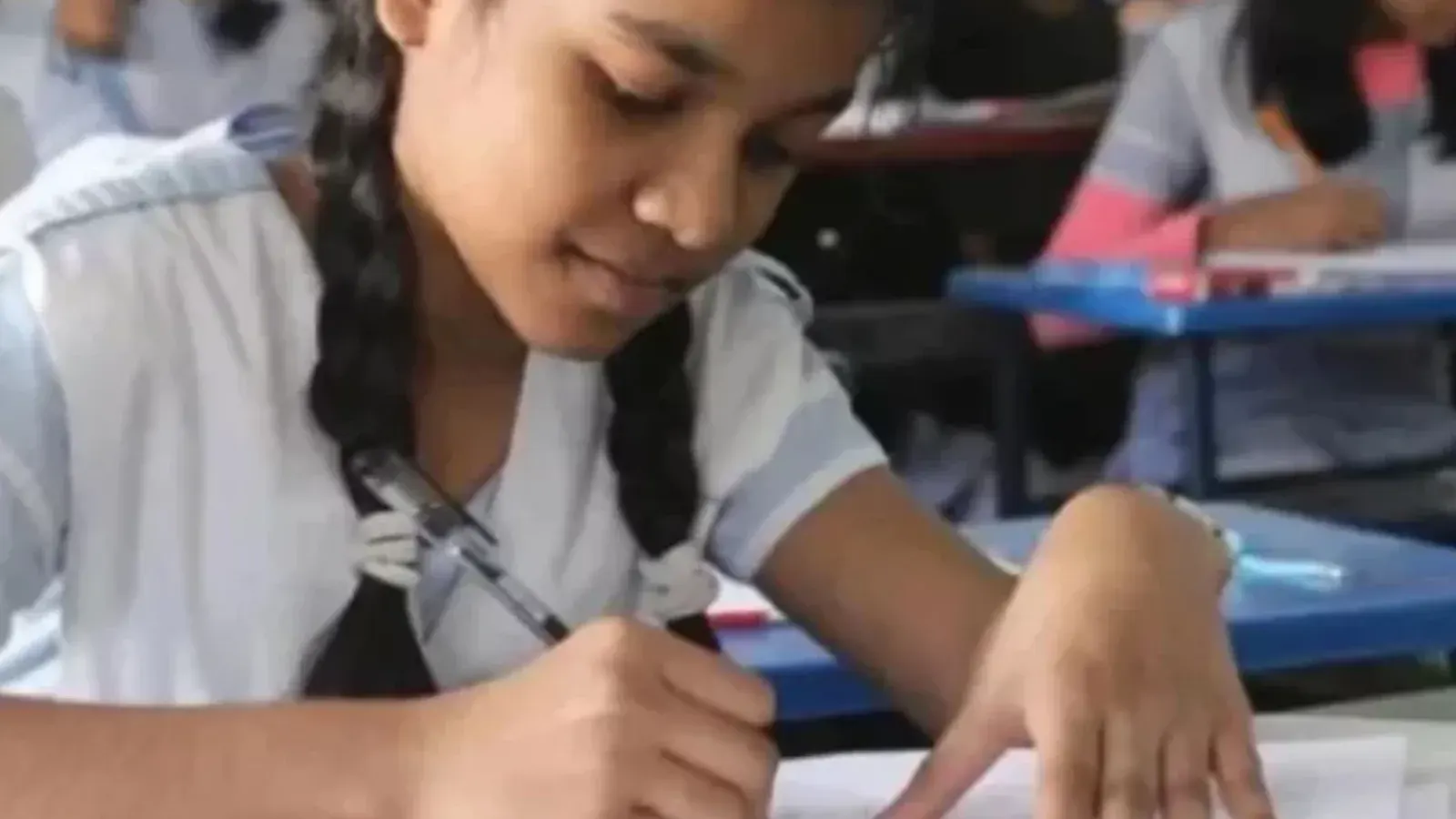 আগামী বুধবার দেশের শিক্ষাপ্রতিষ্ঠানে ঈদে মিলাদুন্নবী উপলক্ষে ছুটি