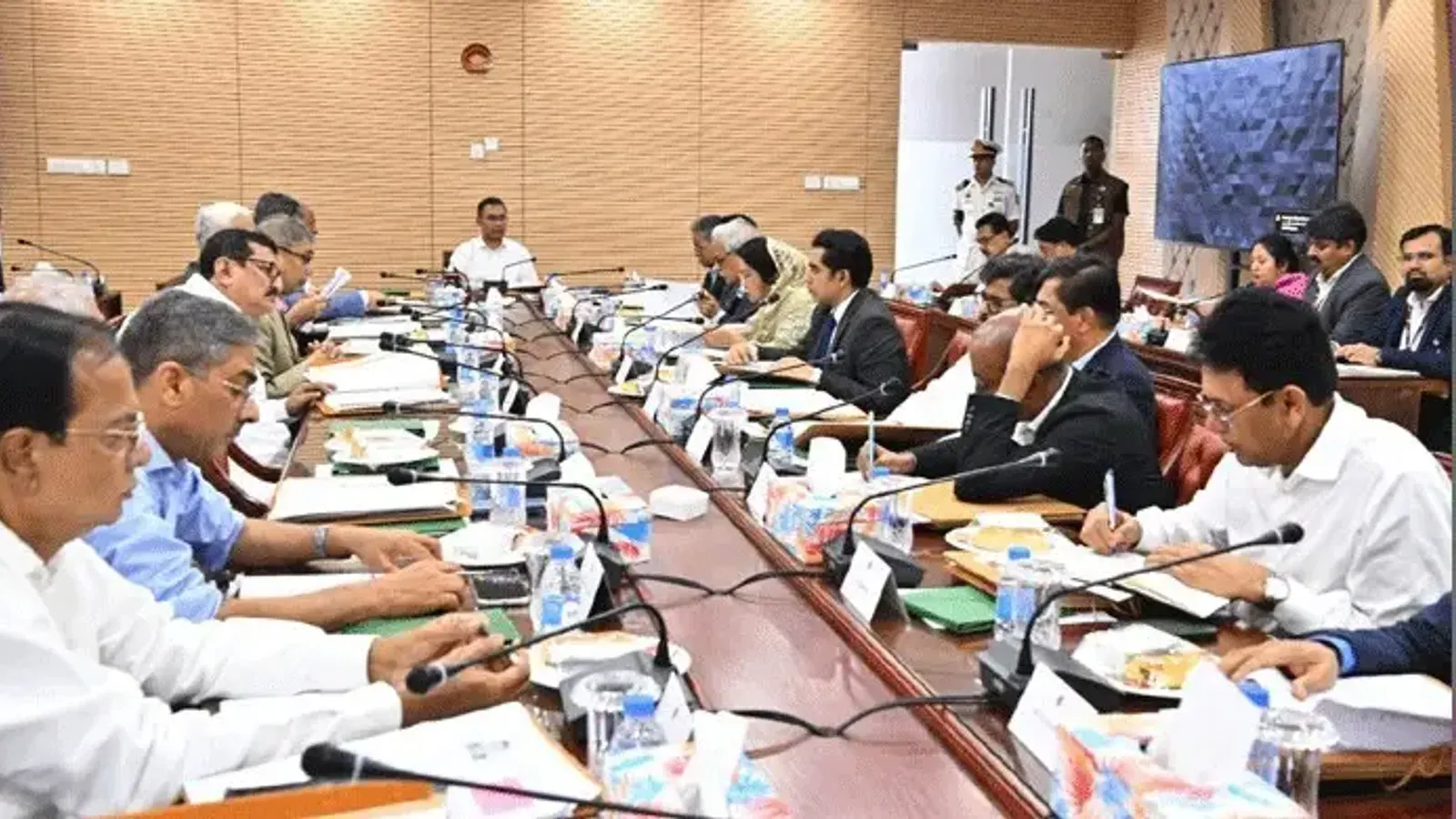 সচিবালয়ে প্রধানমন্ত্রী তারেক রহমানের সভাপতিত্বে মন্ত্রিপরিষদ বৈঠক শুরু