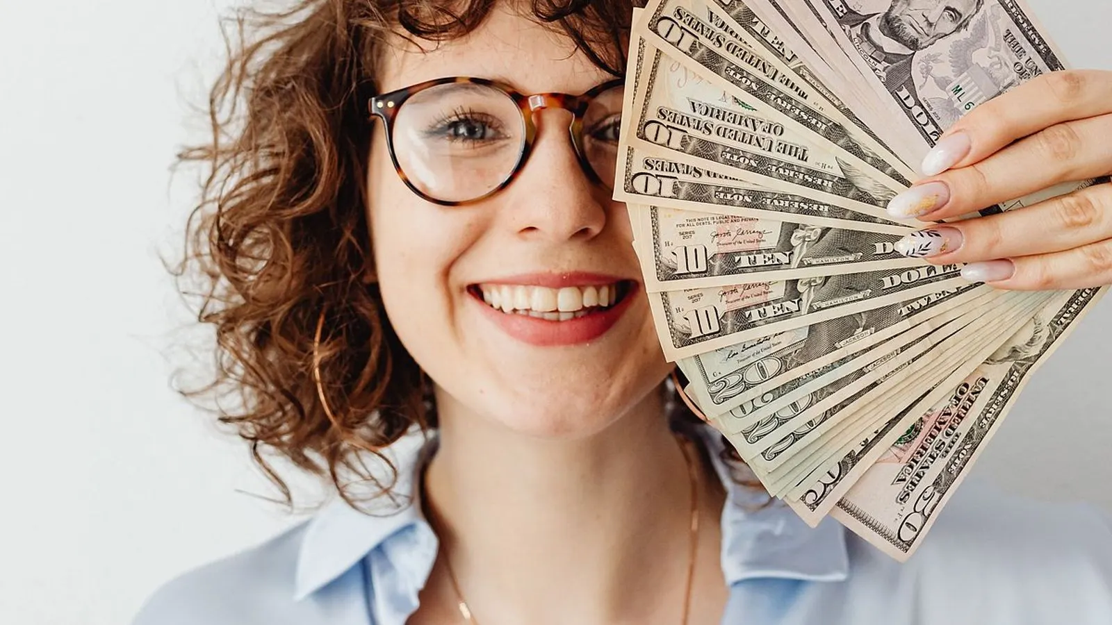 Study Examines How Money and Income Relate to Personal Happiness