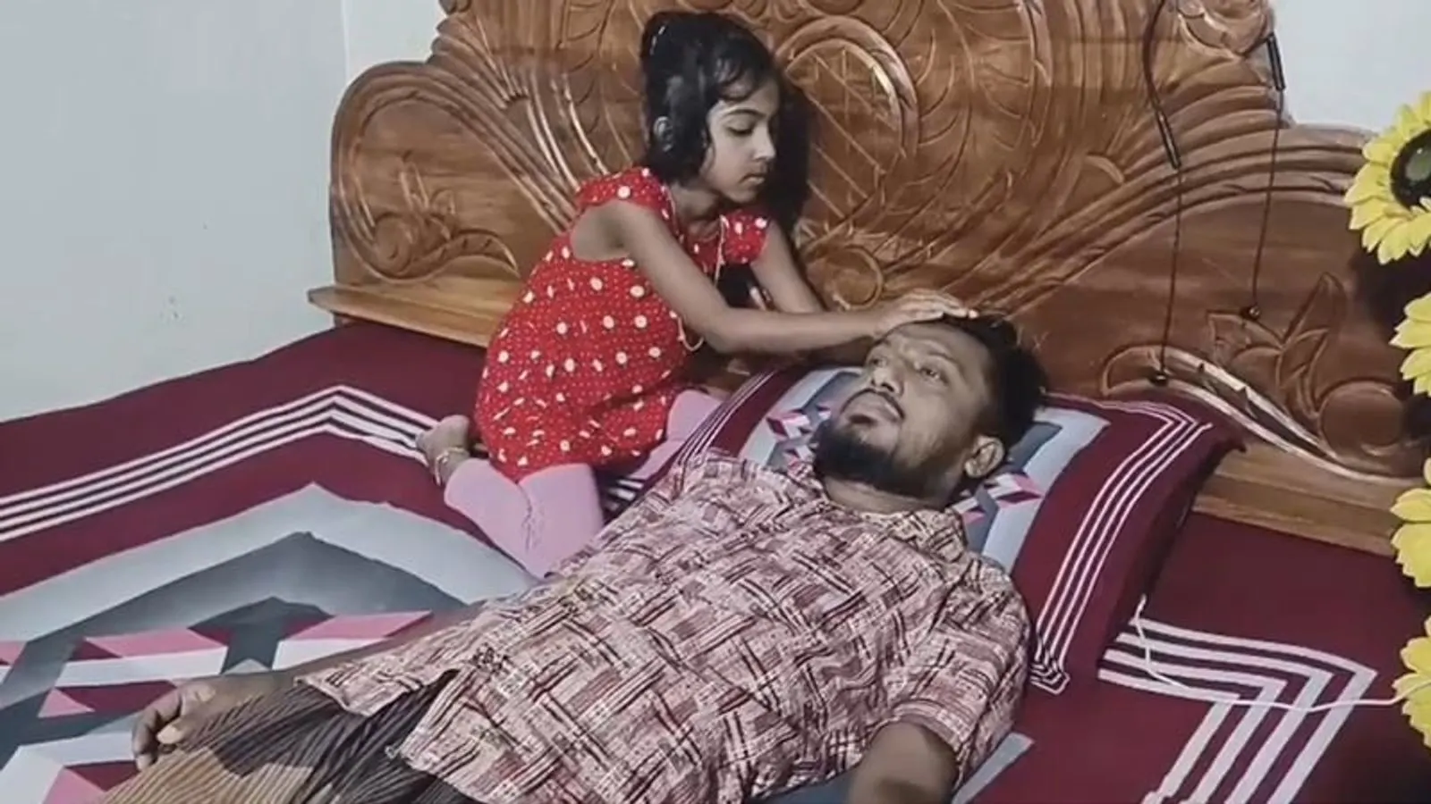 গাইবান্ধার নাহিদের দুটি কিডনি বিকল, ১৫ লাখ টাকা প্রয়োজন