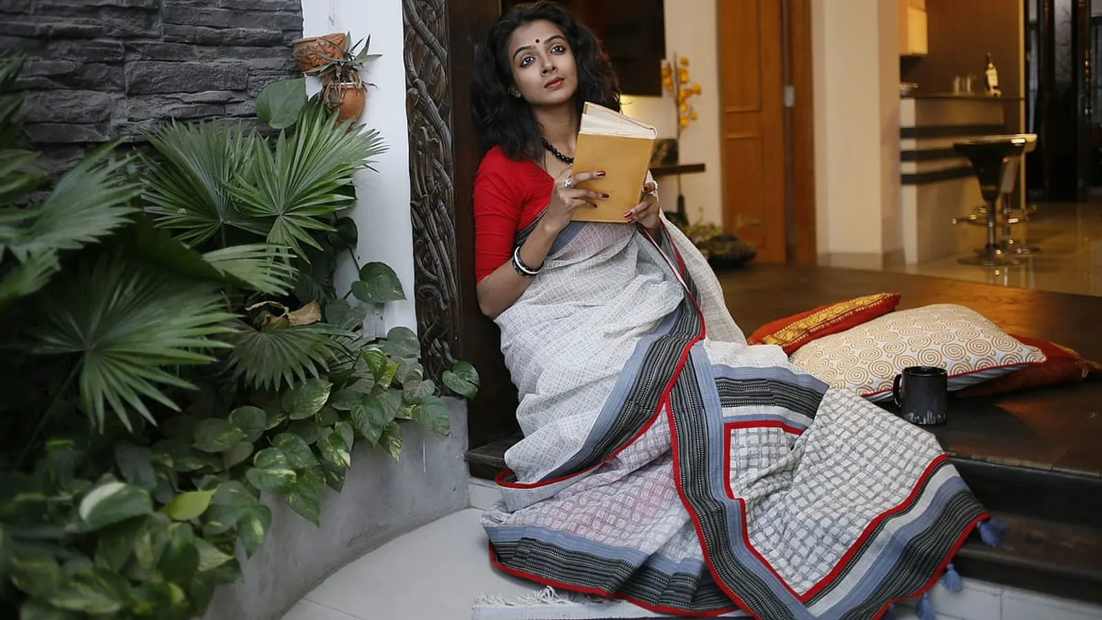 Bibliotherapy Gains Global Popularity for Mental Health Support