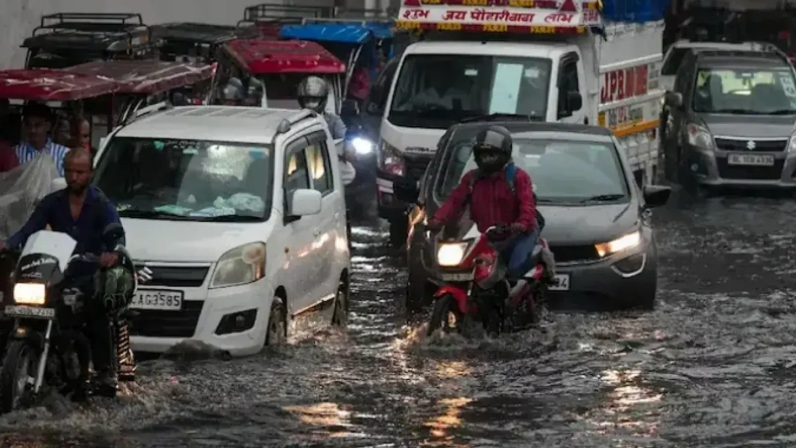 Delhi Waterlogged After Heavy Rain Triggers Flight Diversions and Red Alert