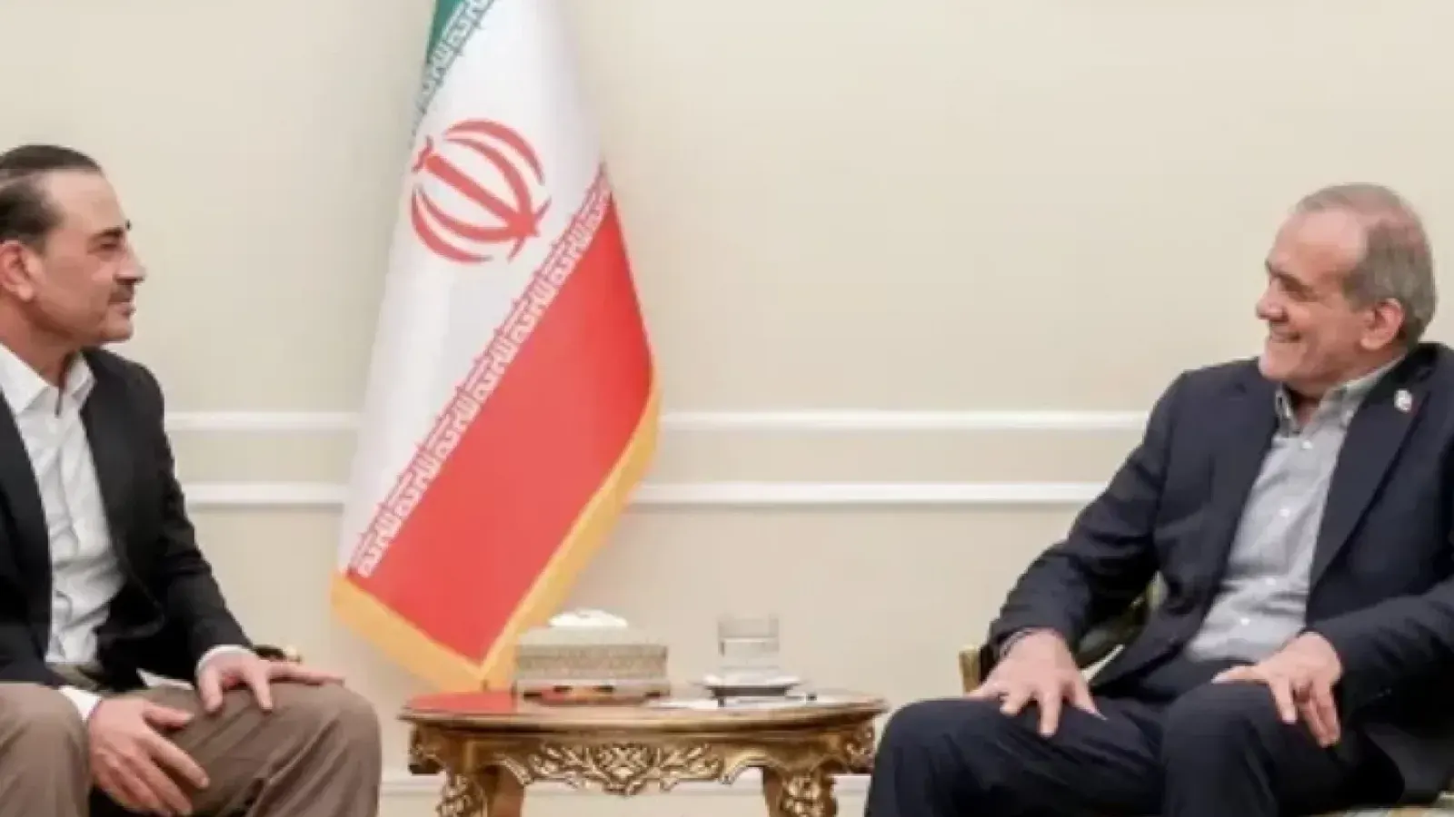Pakistani Army Chief Visits Iran to Meet President Pezeshkian