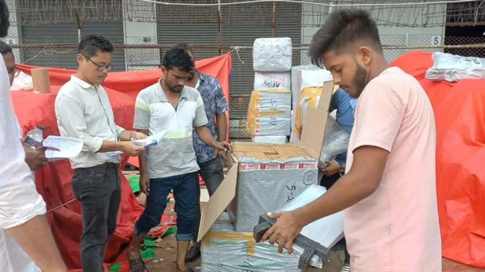 Customs Seizes Undeclared Laptops and Tablets at Dhaka Airport