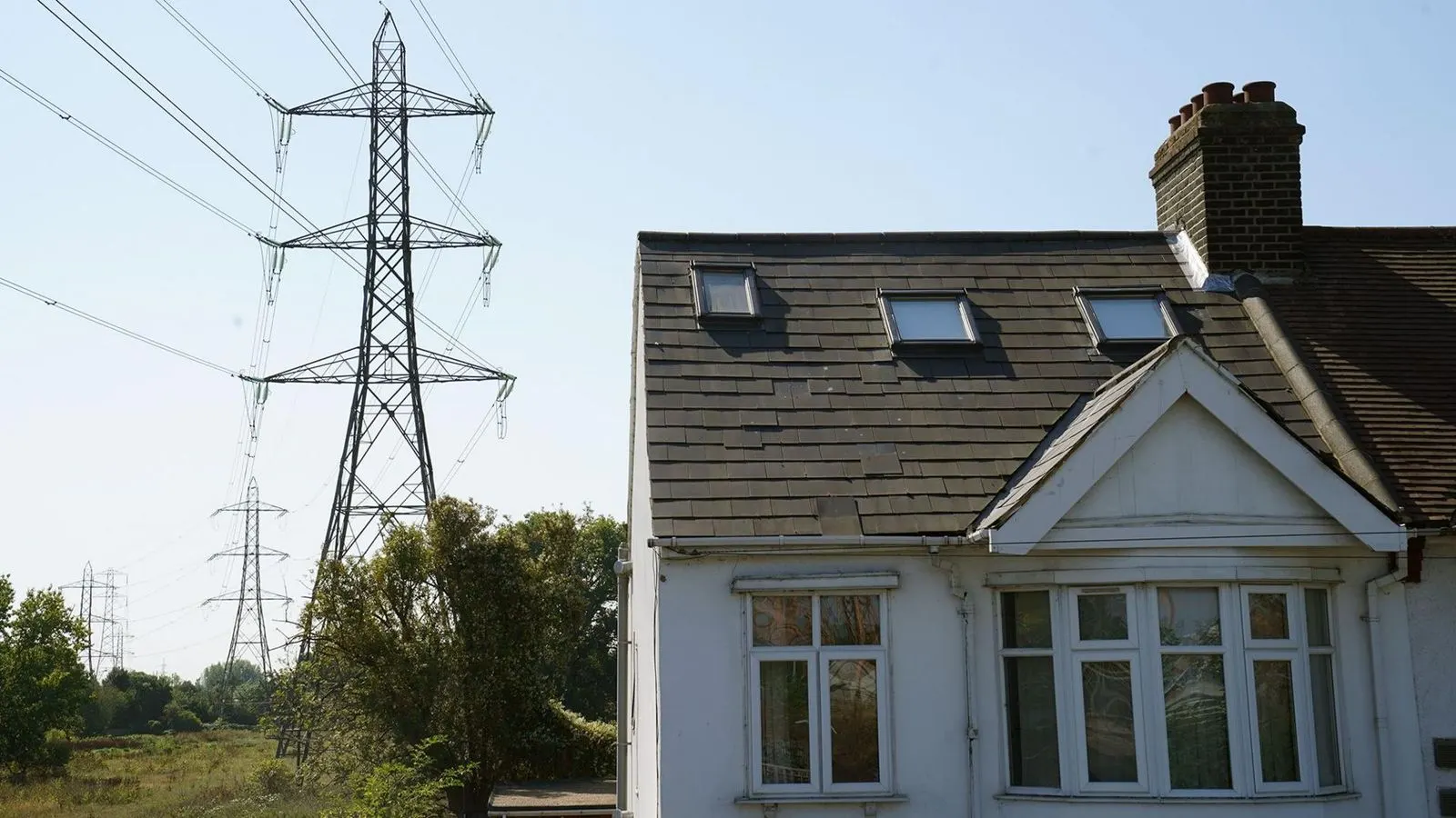 Britain Unveils £250 Annual Bill Discount for Homes Near Upgraded Pylons