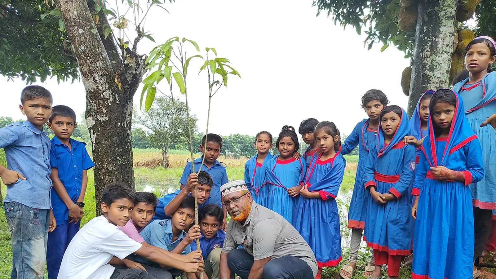 ঠাকুরগাঁও বন্ধুসভার বৃক্ষরোপণ ও ২৩৫ চারা বিতরণ