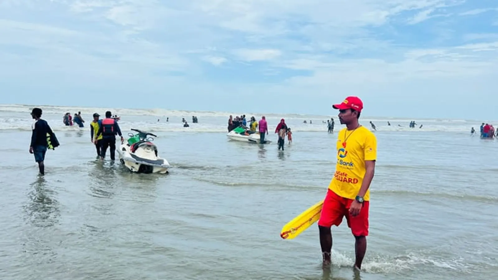 Tourist dead, another missing after entering Cox's Bazar sea