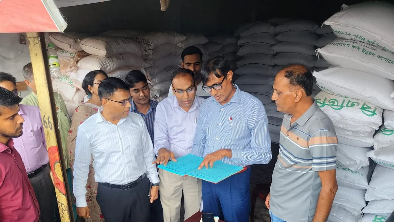 রাজশাহীতে সারের পর্যাপ্ত মজুত, অনিয়মে ৩ লাখ টাকা জরিমানা