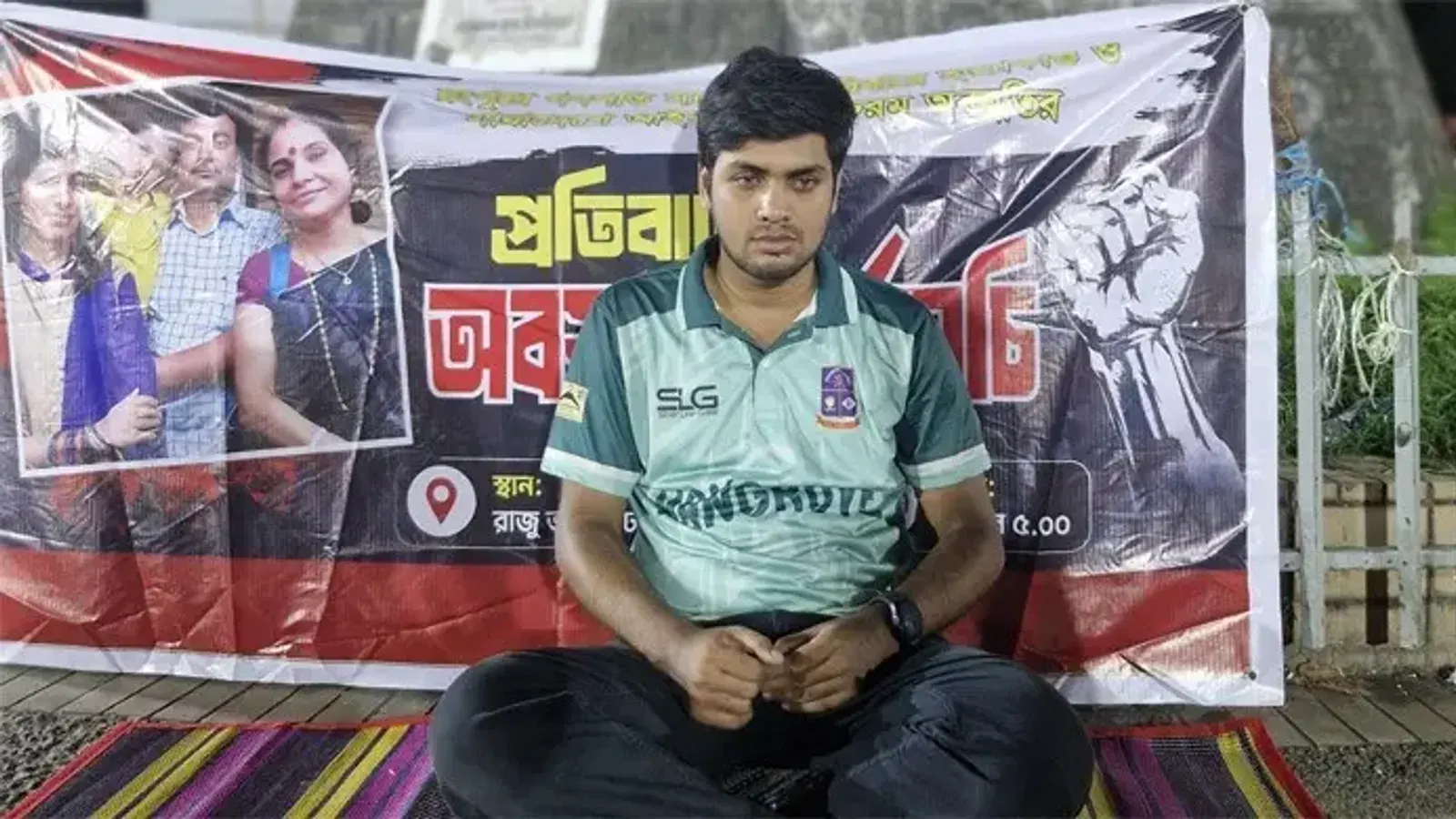 DU Student Holds Sit-in at Raju Sculpture Over Ganapati Roy Murder