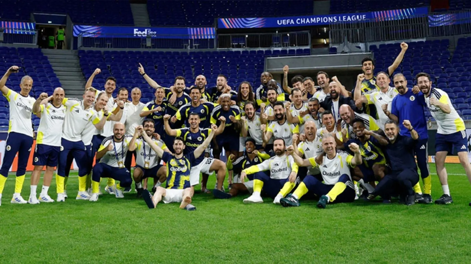 Fenerbahce defeat Lyon to secure Champions League spot