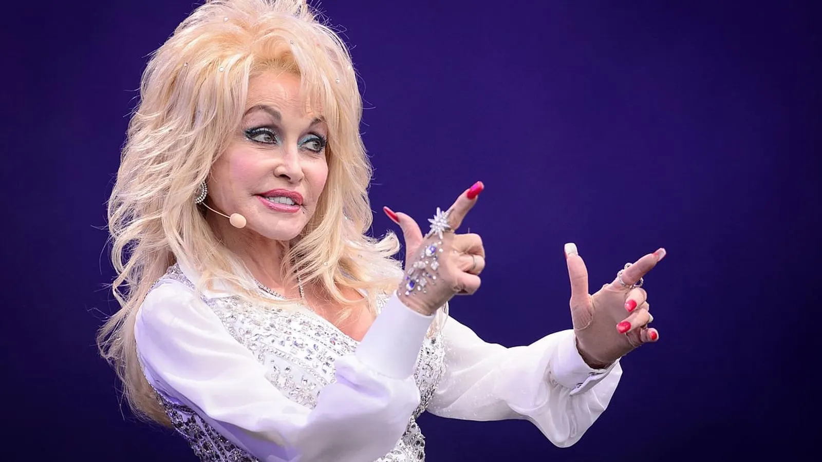 Country Music Legend Dolly Parton Passes Away at Age 80 in Nashville