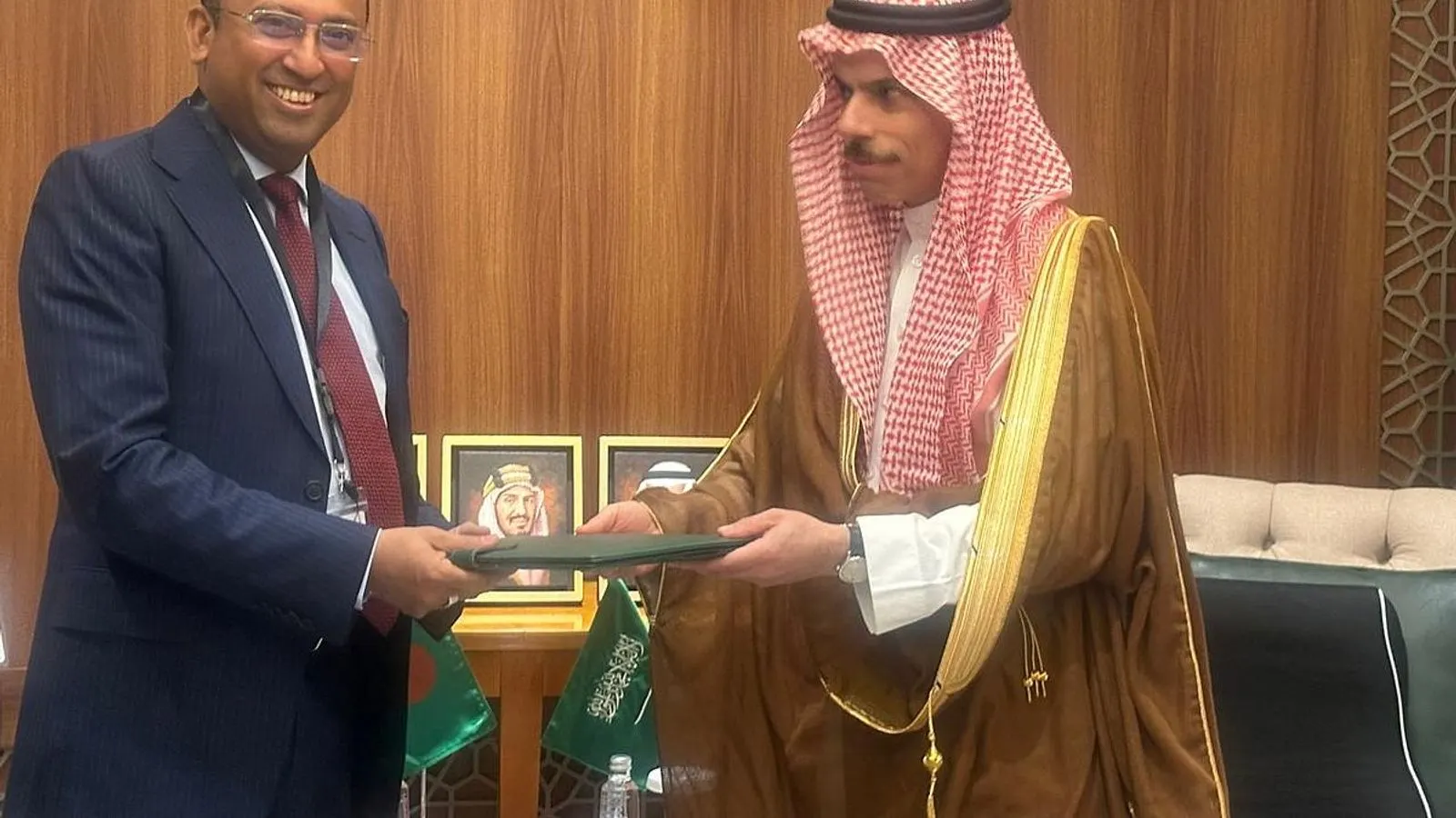 Bangladesh State Minister Meets Saudi FM on OIC Sidelines in Jeddah