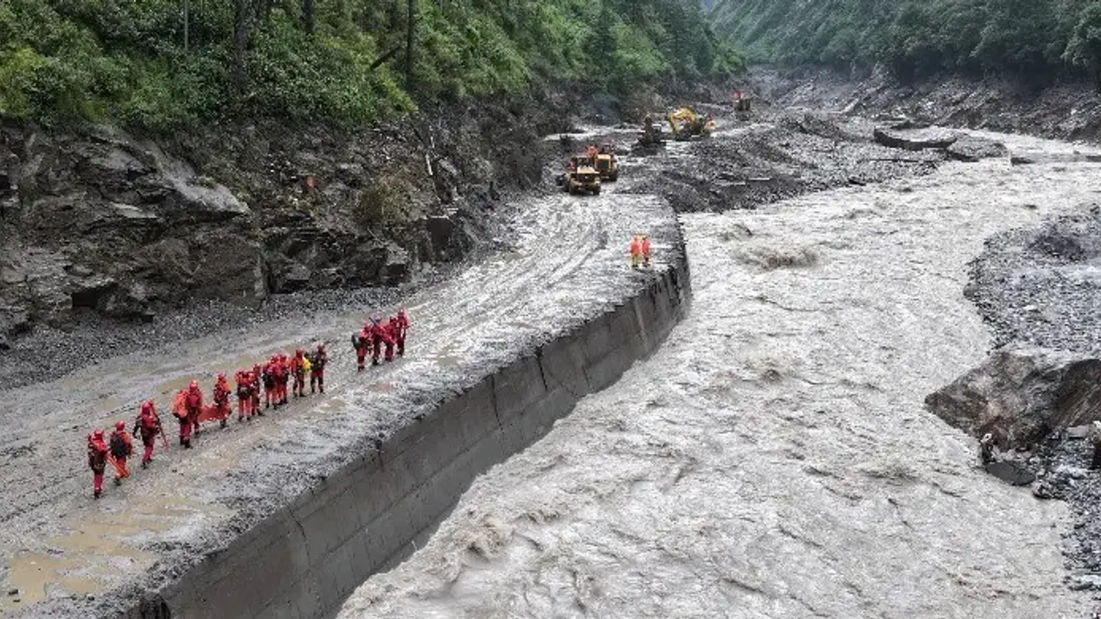Nepal and Tibet Flood Crisis Deepens as Dam Breach Halts Rescue