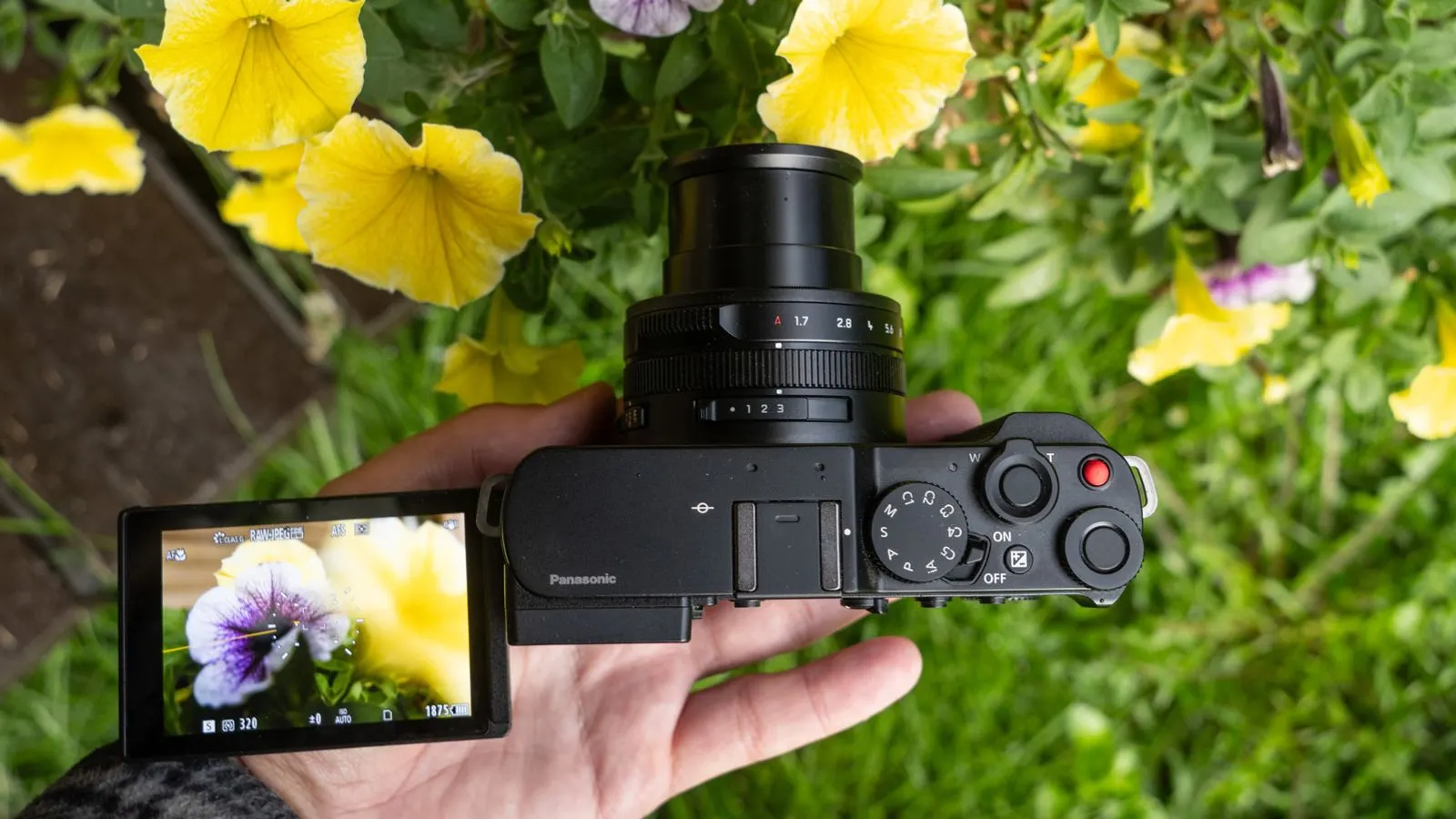 Panasonic Lumix L10 Review: Compact Camera With 20.3MP Sensor