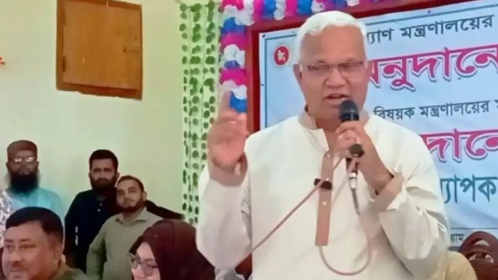 ঘোড়াঘাটে দুস্থ ও শিক্ষার্থীদের মাঝে অনুদান ও বাইসাইকেল বিতরণ