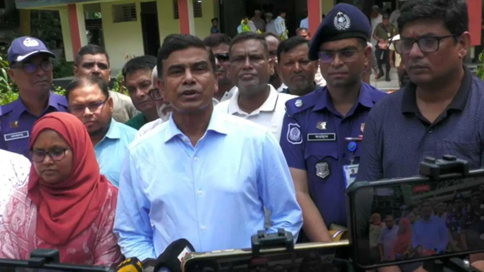 পঞ্চগড়সহ সারাদেশে পর্যাপ্ত সার মজুদ রয়েছে: ফরহাদ হোসেন আজাদ