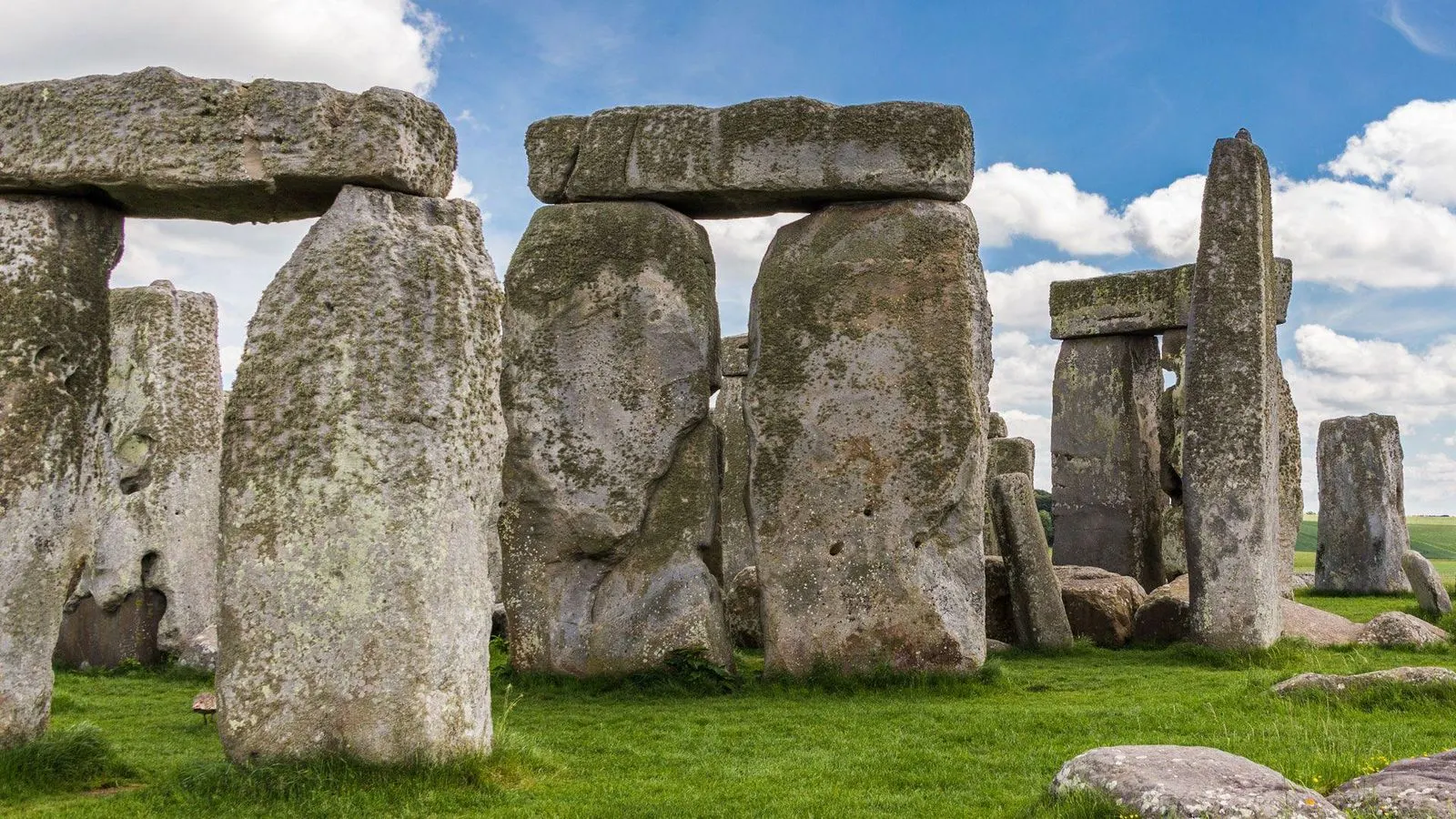 Ancient 5,000-Year-Old Wooden Structure Discovered Near Stonehenge