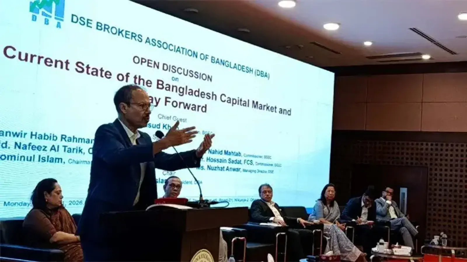 পুঁজিবাজারের বর্তমান অবস্থা ও ভবিষ্যৎ করণীয় নিয়ে ডিবিএর আলোচনা