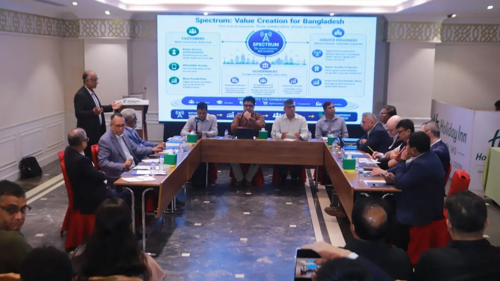 ঢাকায় 'স্পেকট্রাম ফর এ কানেক্টেড বাংলাদেশ' গোলটেবিল বৈঠক
