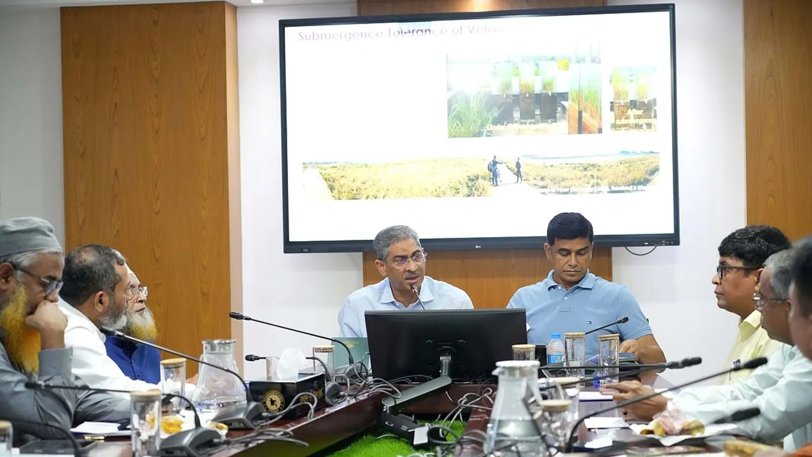 ন নদীভাঙন রোধে বিন্না ঘাস ব্যবহারের আহ্বান
