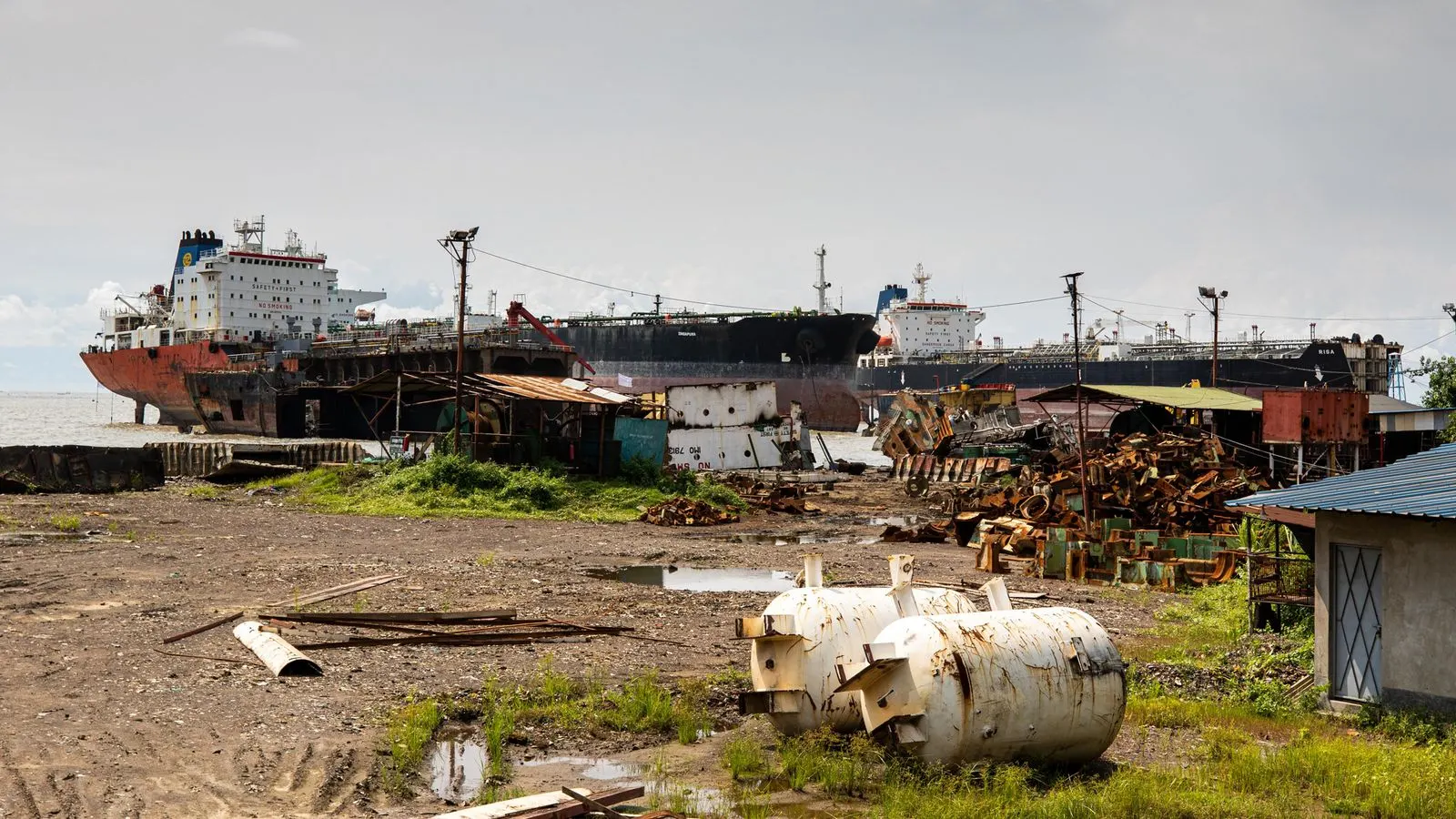 Toxic Gas Exposure Kills Nine Workers at Bangladeshi Shipyard