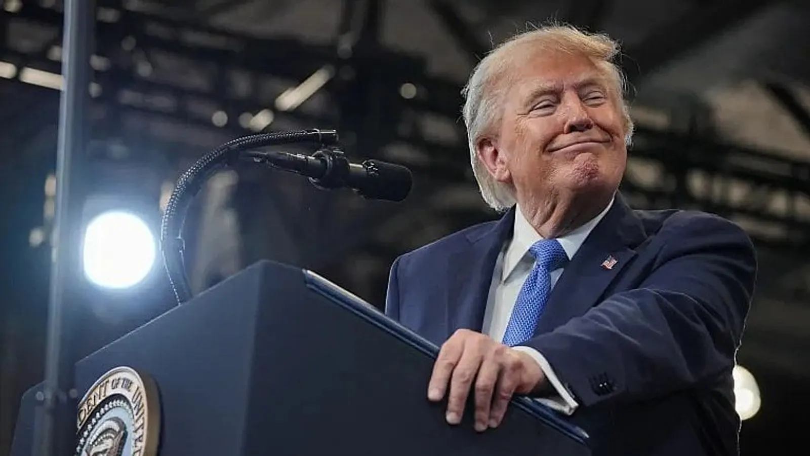 Trump Threatens to Claim Strait of Hormuz Amid Iran Tensions