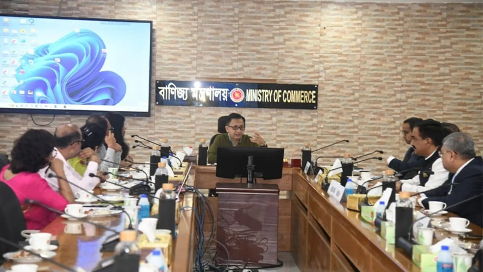 বাণিজ্যমন্ত্রীর সঙ্গে সিআইআই প্রতিনিধিদলের সচিবালয়ে বৈঠক