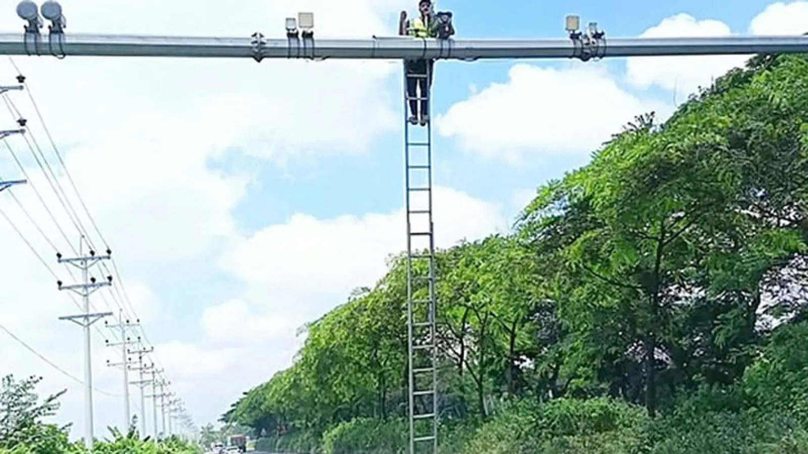 ঢাকা-চট্টগ্রাম মহাসড়কে চালু হলো এআই অটো ফাইন সিস্টেম