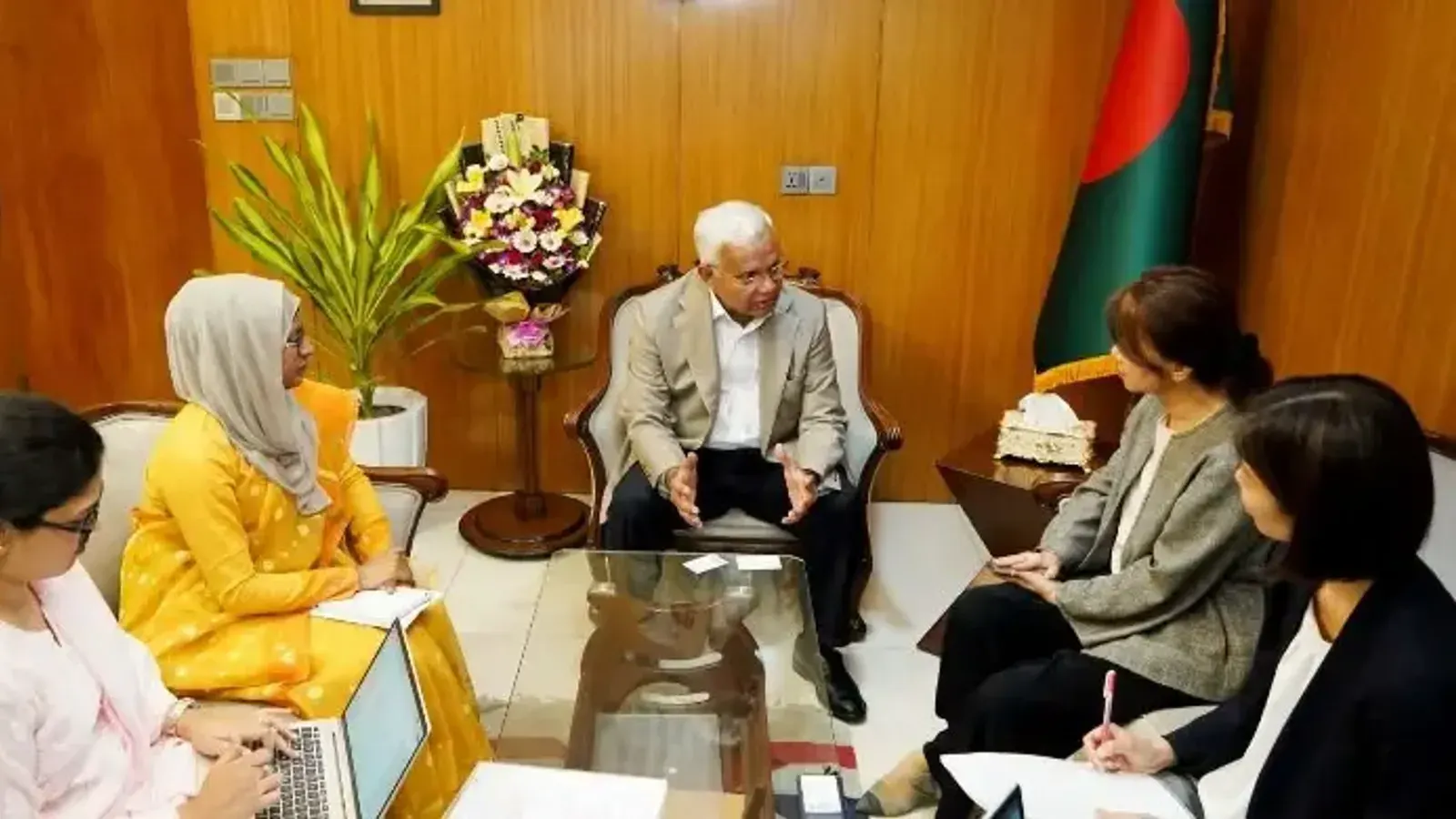 মহিলা ও শিশুবিষয়ক মন্ত্রীর সঙ্গে জাইকা প্রতিনিধিদলের সাক্ষাৎ