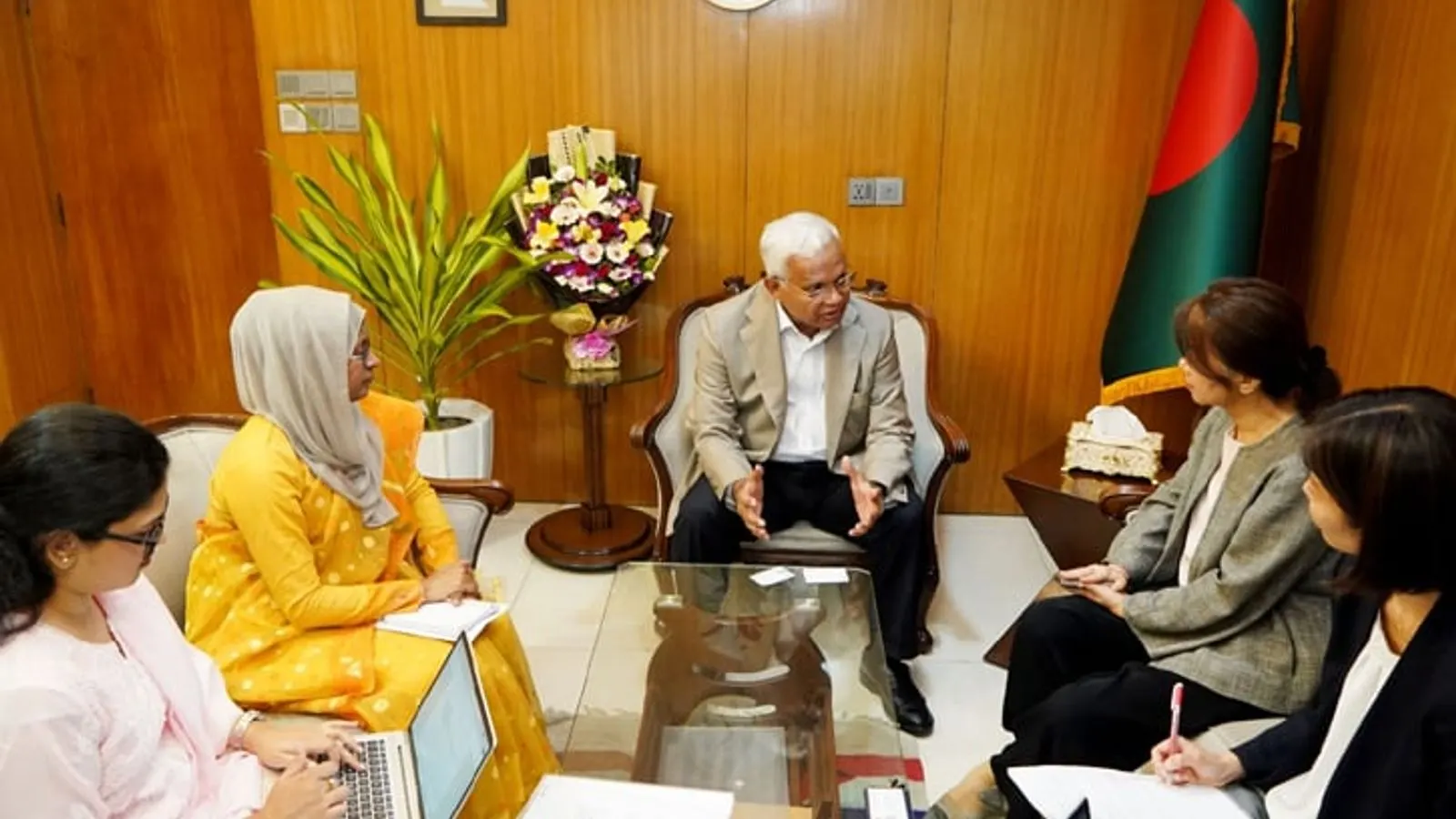 সমাজকল্যাণমন্ত্রীর সঙ্গে জাইকা প্রতিনিধিদলের সৌজন্য সাক্ষাৎ