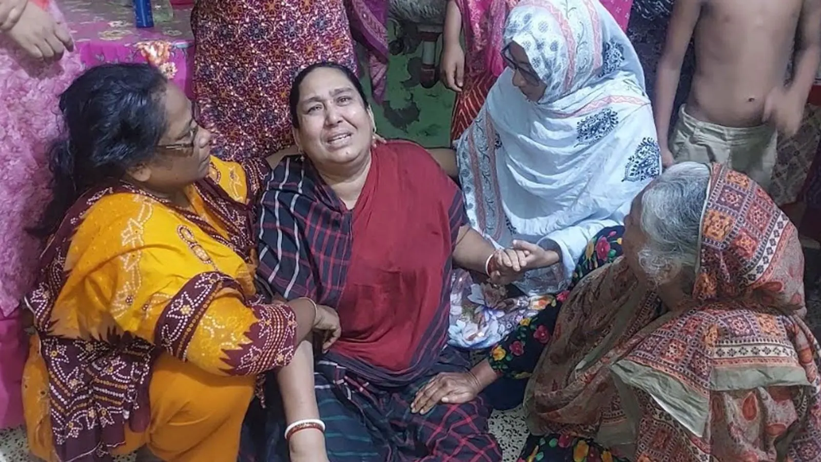 কলকাতায় হোটেলে আগুন: ৭ বাংলাদেশিসহ নিহত ৯