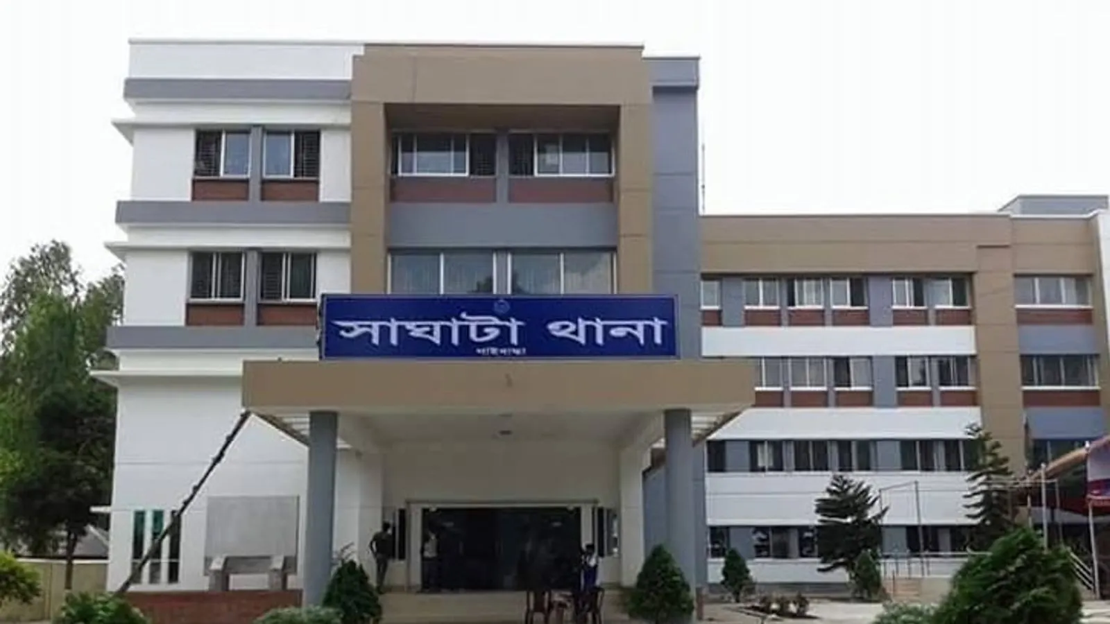গাইবান্ধায় বিয়ের দাবিতে প্রেমিকের বাড়িতে বৃদ্ধার অনশন