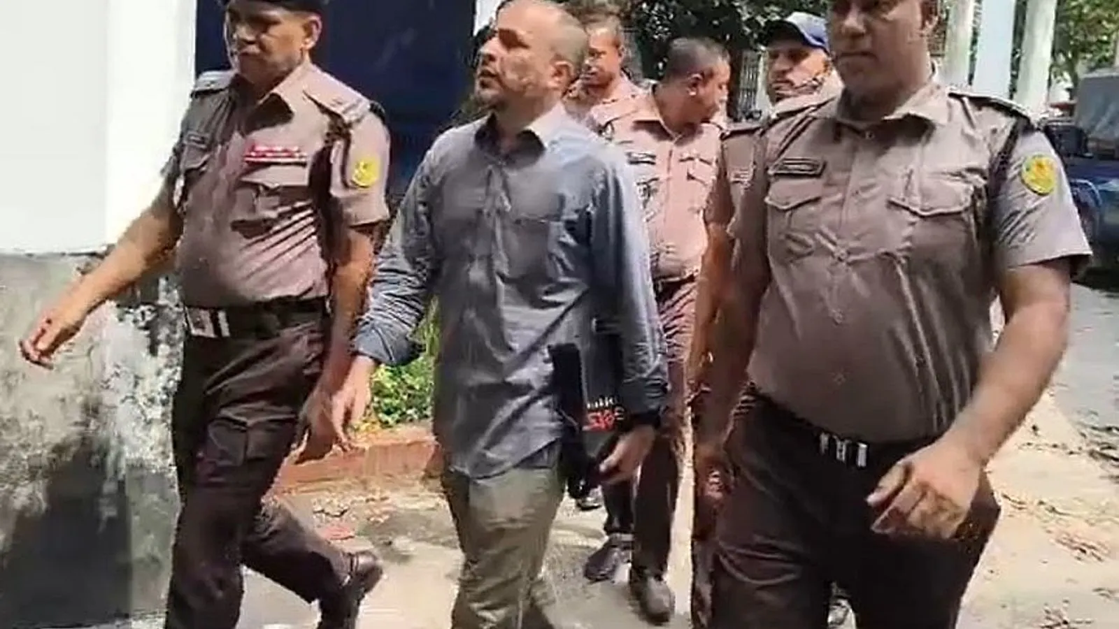 ট্রাইব্যুনালে সাবেক বিজিবি কর্মকর্তা রেদোয়ানুল ইসলামের কান্না