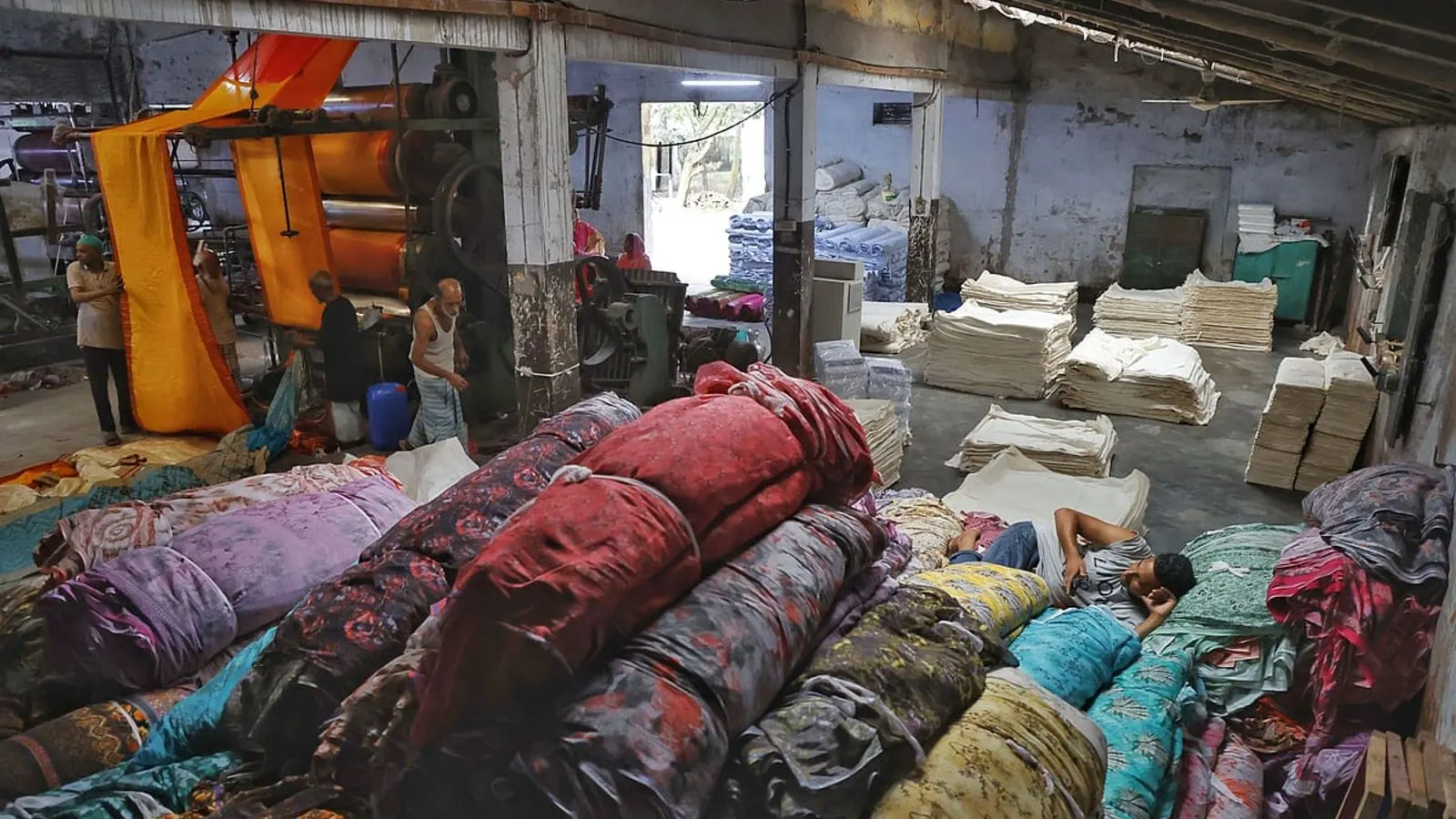 তীব্র গ্যাস–সংকটে নরসিংদীর শিল্পকারখানায় উৎপাদন ব্যাহত