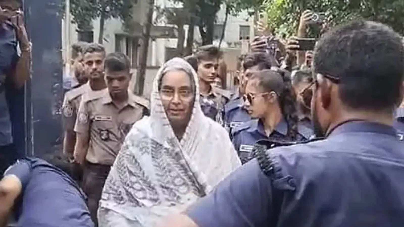 প্যারোল শেষ, কারাগারে ফিরেছেন সাবেক মন্ত্রী ডা. দীপু মনি