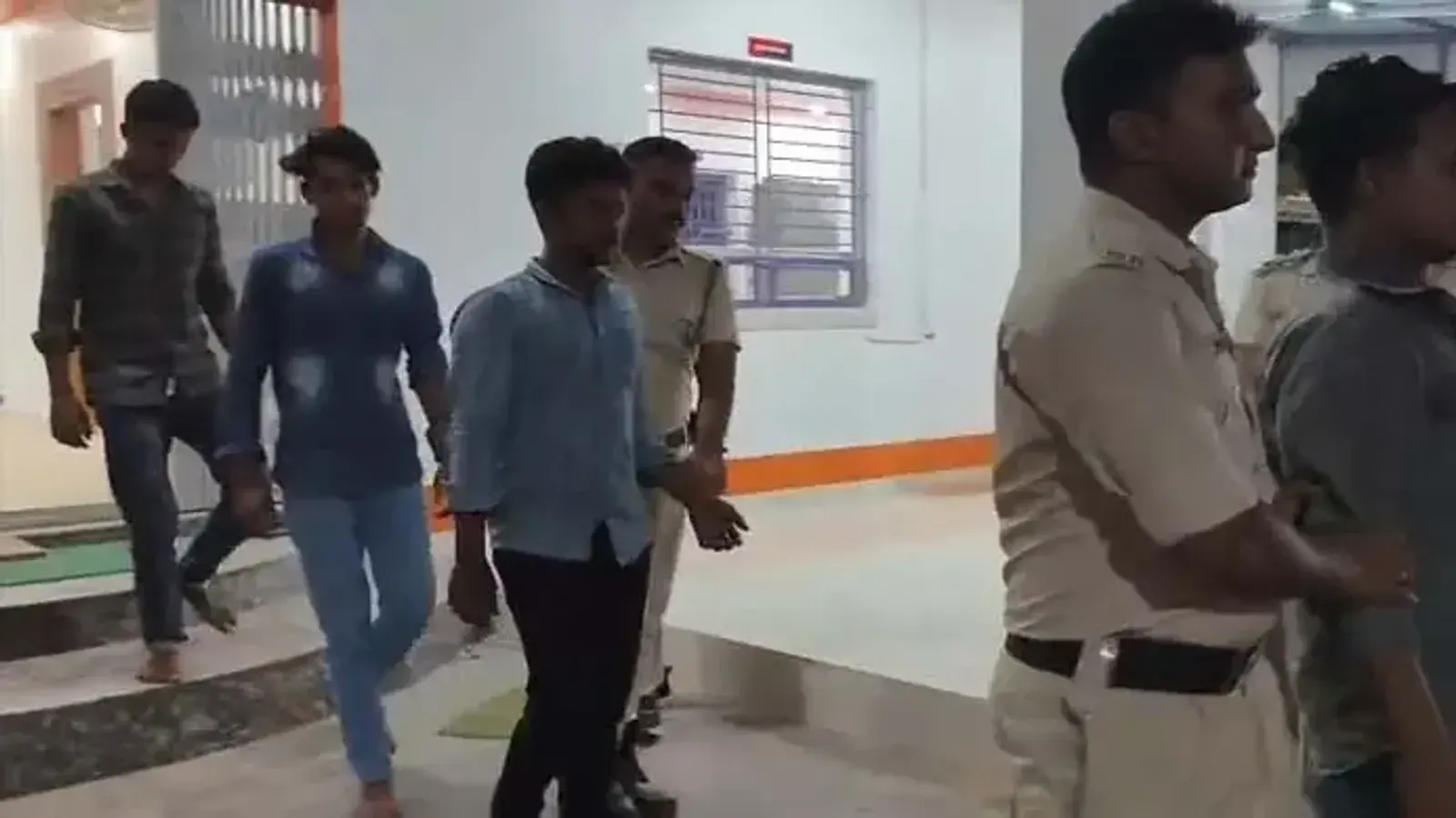 Seven Bangladeshi Nationals Arrested in West Bengal for Illegal Entry