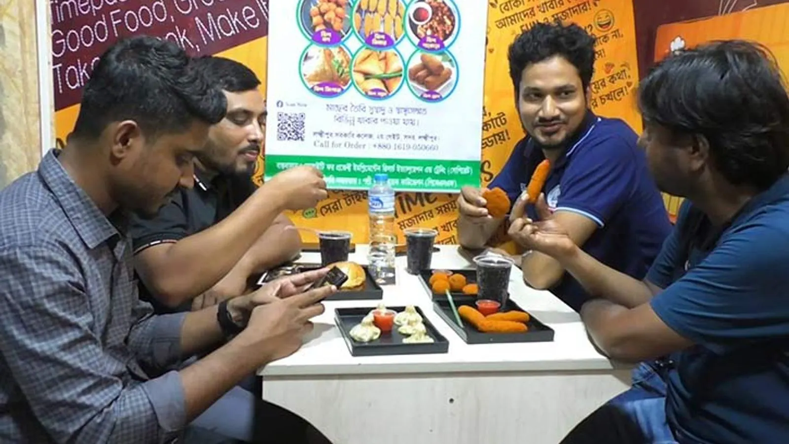 লক্ষ্মীপুরে মাছের সুস্বাদু ফাস্টফুড বিক্রি করছেন তরুণ উদ্যোক্তা