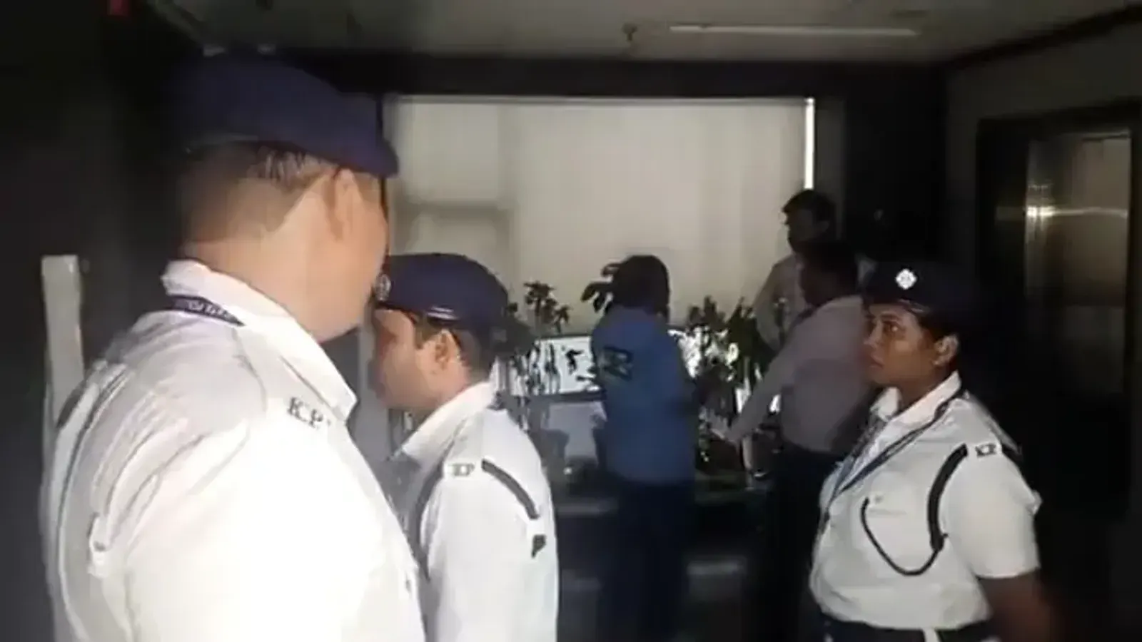 অভিষেক বন্দ্যোপাধ্যায়ের বাড়ি ও অফিসে পুলিশ ও দমকলের অভিযান
