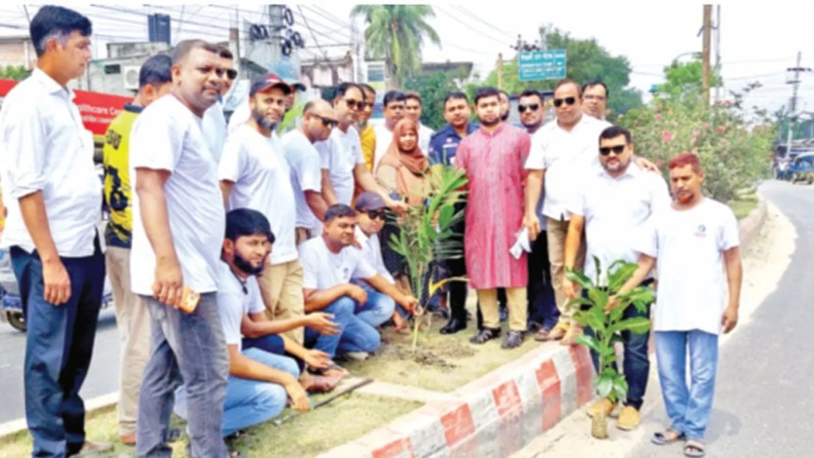 ঈশ্বরদীতে দুই দিনে তিন শতাধিক ফলদ ও বনজ গাছ রোপণ